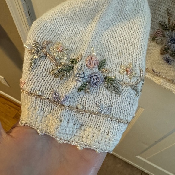 VTG Floral Embroidered Beaded Grannycore Women Collared Button Up Sweater Cream - Picture 2 of 14